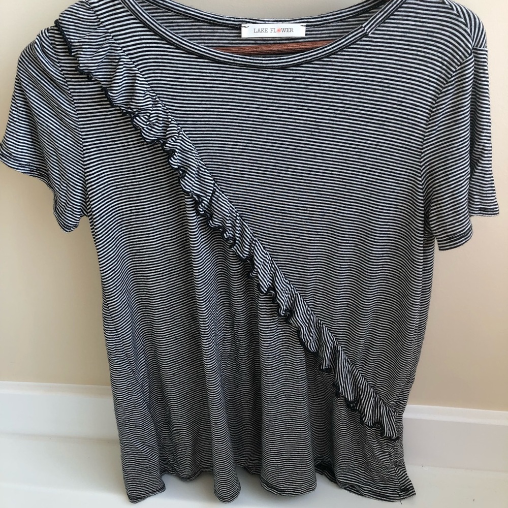 Mindy Mae’s Market Ruffle Top Size Small